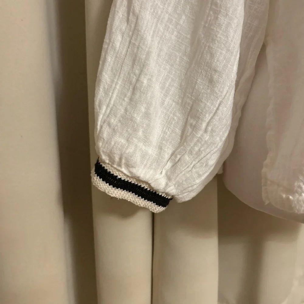 Zara White Blouse with Black Accents - Picture 5 of 6